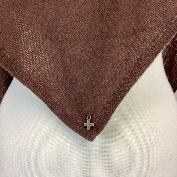 Beryll “Brown Cashmere Poncho” - Picture 9 of 10